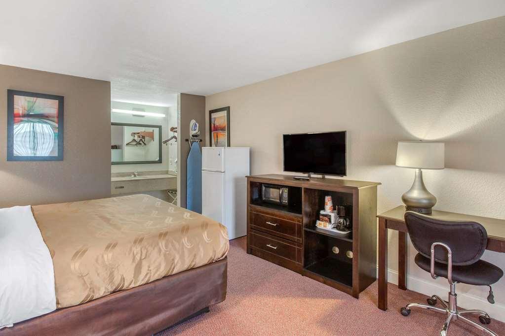 Quality Inn & Suites Port Arthur - Nederland Номер фото